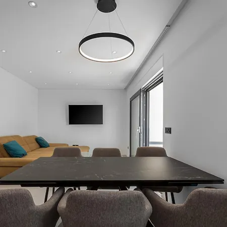 Blue Horizon * Makarská